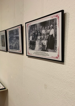 A la Galerie de la Paix.